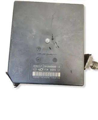 Renault Megane III Fuse module 284B60008R 8229105794 519339311
