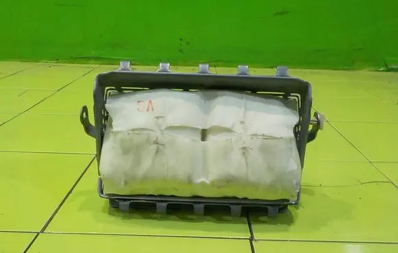 Mitsubishi Lancer VIII Passenger airbag 7030A060