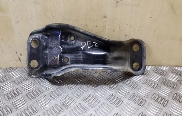 Gearbox mounting bracket