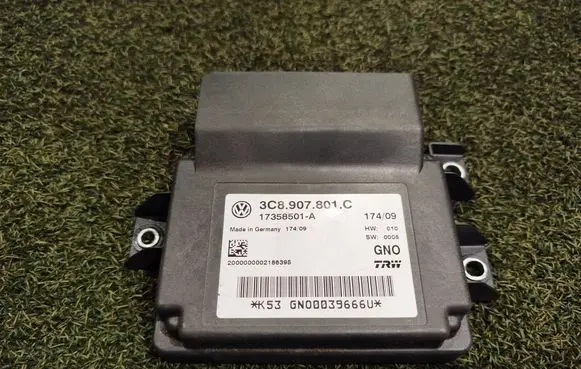 Volkswagen PASSAT B6 Hand brake control module 3C8907801C 17358501A
