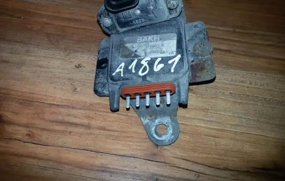 Opel Corsa B Ignition amplifier control unit 161743495045