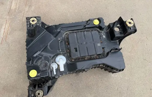 Peugeot 5008 II AdBlue liquid reservoir 9825645580