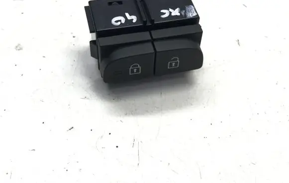 Volvo XC40 Central locking switch button 31456156