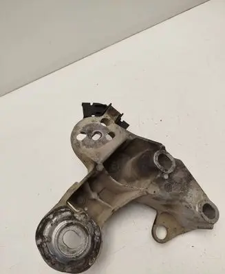 Audi A4 S4 B5 8D Engine mounting bracket 8E0199352F