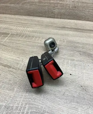 Volkswagen PASSAT B6 Middle seatbelt buckle (rear) 3C0857739B