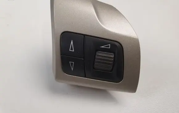 Opel Zafira B Steering wheel buttons/switches 13234174