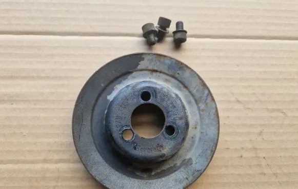 Volkswagen Corrado Water pump pulley 027121031