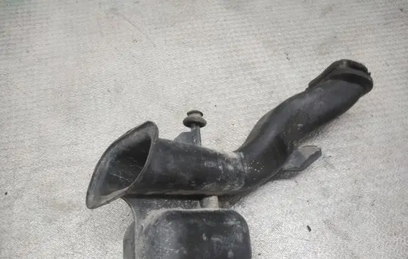 Chrysler Pacifica Air intake duct part 384040