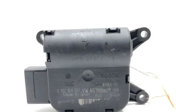 Volkswagen Jetta V Air flap motor/actuator 0132801337