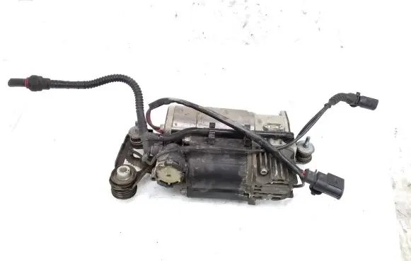 Audi Q7 4L Air suspension compressor/pump 