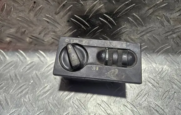 Volkswagen Golf III Light switch 1H6941531N
