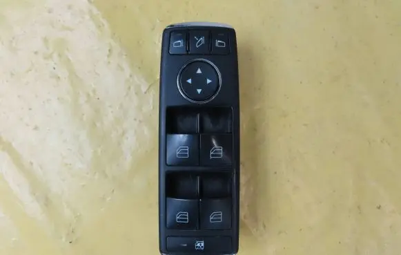 Mercedes-Benz C W204 Electric window control switch A2048703558