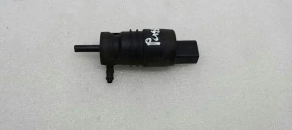 Volkswagen PASSAT B6 Windscreen/windshield washer pump 1K5955651