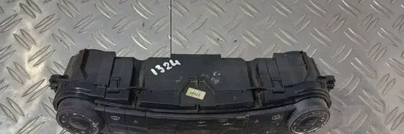 Mercedes-Benz E W211 Climate control unit 2118300685 00051002