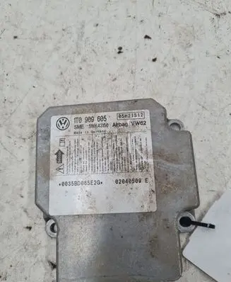Volkswagen Touran I Airbag control unit/module 1T0909605