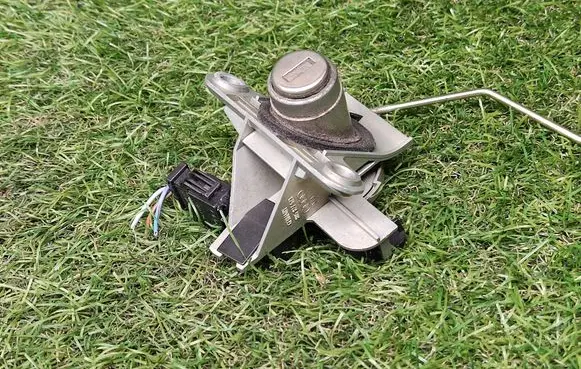 Audi A4 S4 B5 8D Tailgate exterior lock 8D5827573
