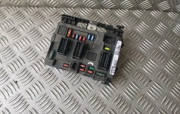 Citroen Berlingo Fuse module 9650618580 T118470002J BSMB2