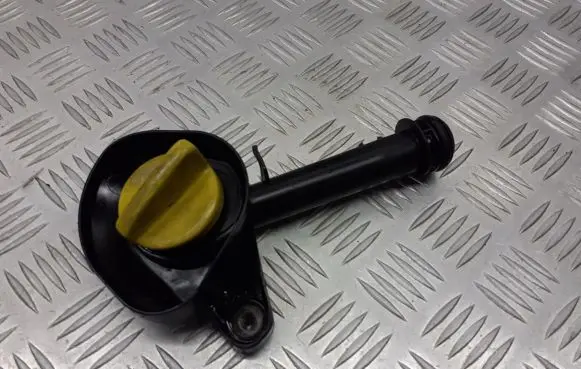 Renault Clio III Oil fill pipe 8200323344