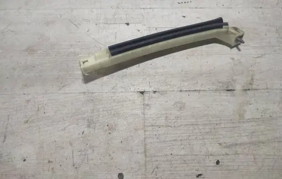 Peugeot 2008 II Rear door windshield rail 9830723380