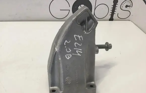 Mercedes-Benz E W214 Engine mounting bracket A6542231400