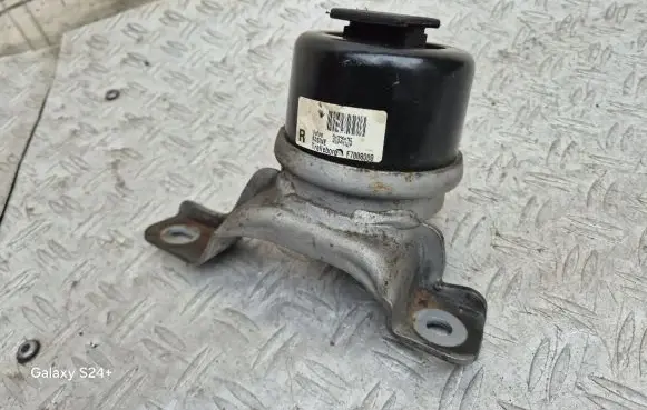 Volvo V60 Engine mount bracket 31330135