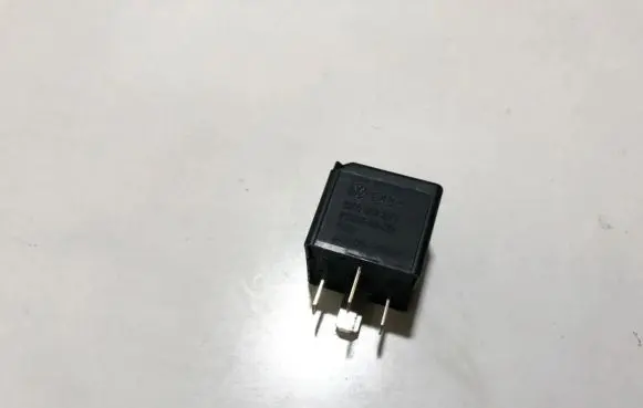 Audi A5 8T 8F Other relay 8k0951253 v23136-b6-x72