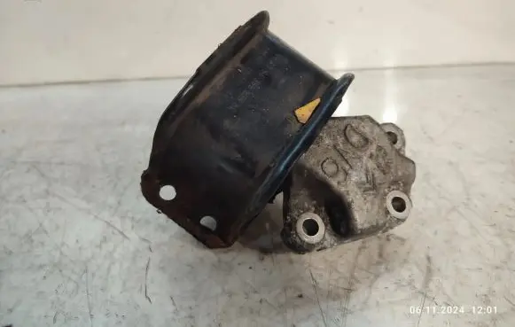 Peugeot 5008 Engine mount bracket 9636583980
