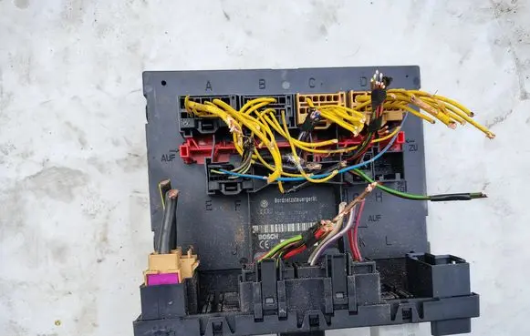 Volkswagen Caddy Central body control module 3C8937049F