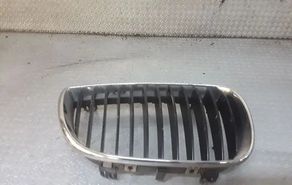 BMW 1 E81 E87 Front bumper upper radiator grill 511370771309