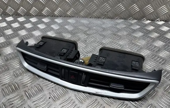 Nissan X-Trail T32 Dash center air vent grill 687504CE0A BG05H708 687504BA0A