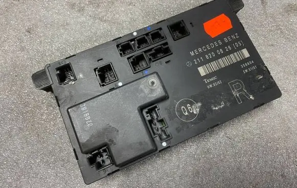 Mercedes-Benz E W211 Door control unit/module 2118200626