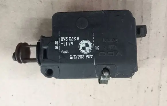 BMW 3 E46 Fuel tank cap lock 40620435 8372240 6711