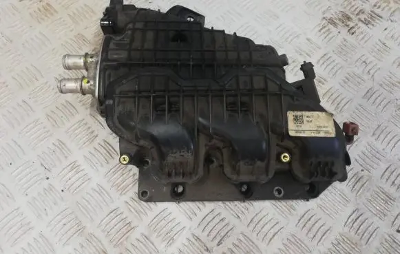 Renault Twingo III Intake manifold 140039911R