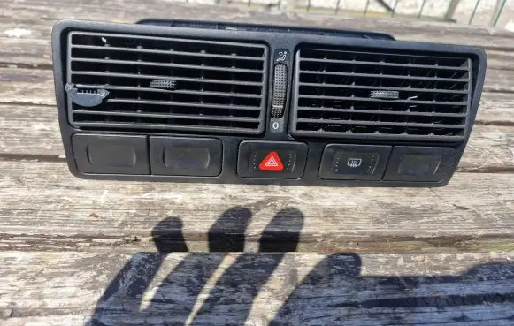 Volkswagen Golf IV Hazard light switch