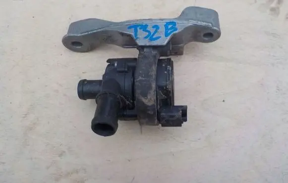 Nissan X-Trail T32 Electric auxiliary coolant/water pump 9679999u