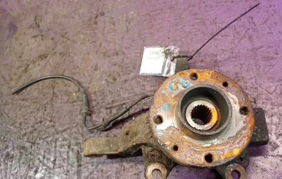 Renault Modus Front wheel hub spindle knuckle