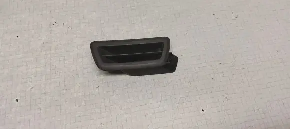Volvo V70 Dash center air vent grill 9165756