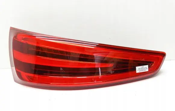 Tailgate rear/tail lights