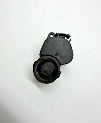Renault Kadjar Air flap motor/actuator T37221B 2409161B