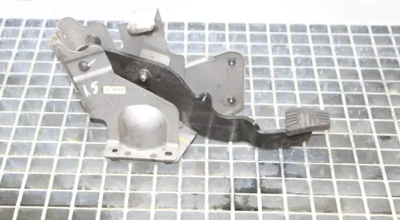 Opel Antara Brake pedal