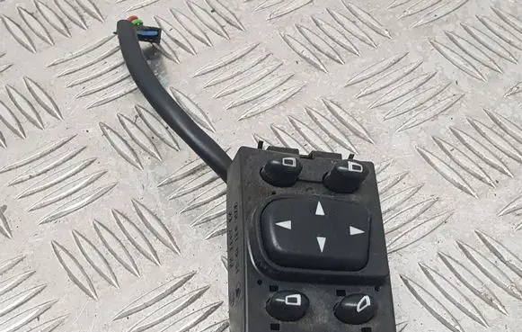 Mercedes-Benz S W220 Wing mirror switch 2208211551