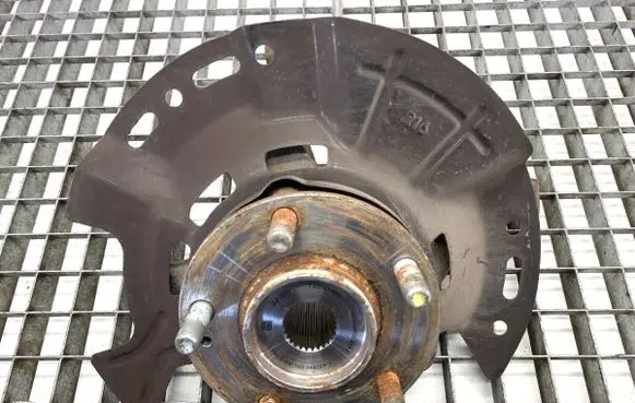 Hyundai i30 Front wheel hub spindle knuckle