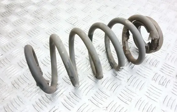 Toyota Avensis T270 Rear coil spring