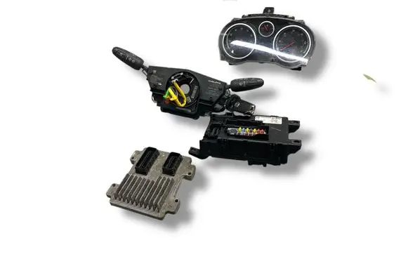 Opel Corsa D Engine ECU kit and lock set 55590540 P00013373017 13424260