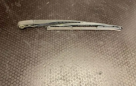 Opel Zafira B Rear wiper blade arm 80014247 13145552