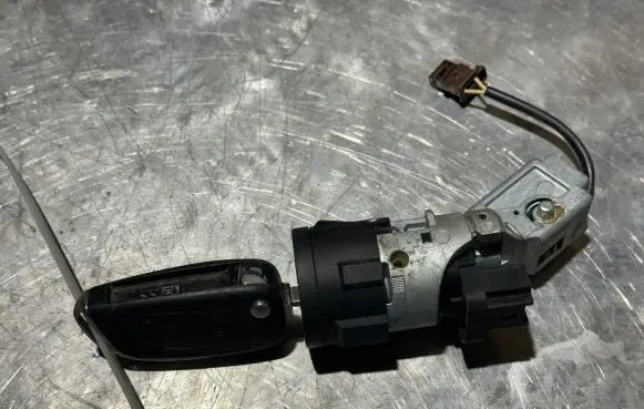 Citroen C4 II Ignition lock 9663123380