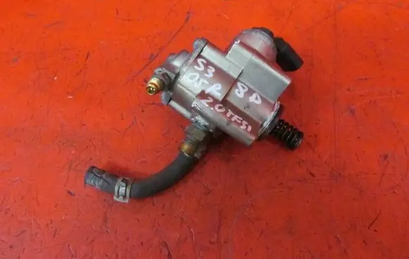 Audi A3 S3 A3 Sportback 8P Fuel injection high pressure pump 06F127025K