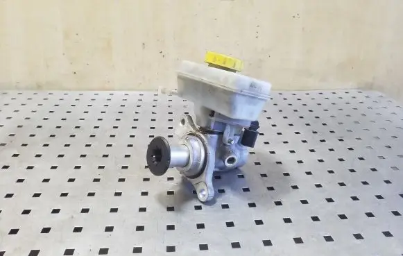 Volkswagen Touareg II Master brake cylinder 7P0611303A