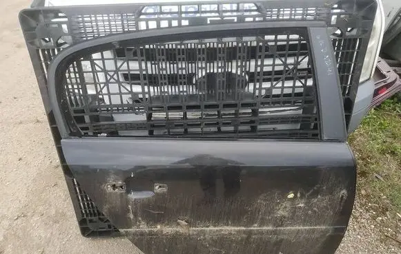 Opel Signum Rear door JUODOS