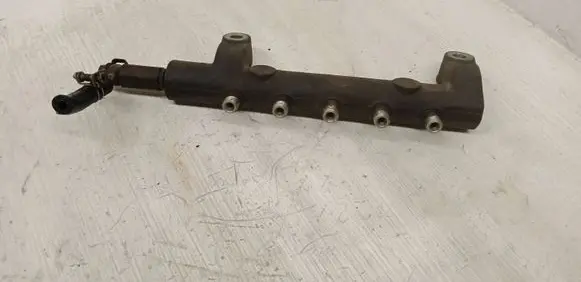Nissan X-Trail T30 Fuel main line pipe